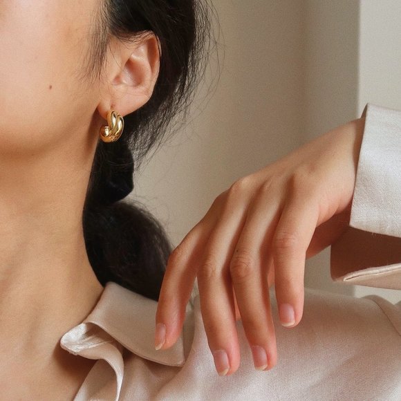 NEW 18K Gold Plated Double Cross Hoop Earrings - Picture 2 of 8